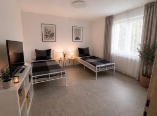 SafeStayMonteurHaus-Privatparkplatz - 0