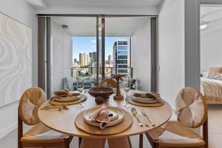 James St Apartment with Story Bridge Views, Pool & Free Parking - 7
