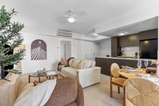 James St Apartment with Story Bridge Views, Pool & Free Parking - 9