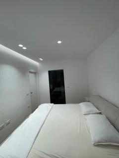 White Rooftop Living - 7