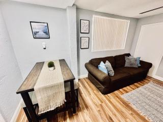 Retreat in Style Private Peaceful Miami Bungalow - 7