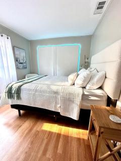 Bass Lake Retreat, Lakefront Pool, Fishing & Game Room - 4