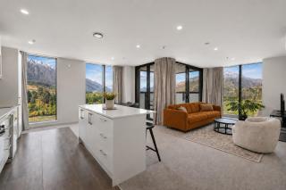 The Penthouse - 110m2 Apartment with 2 carparks! - 3