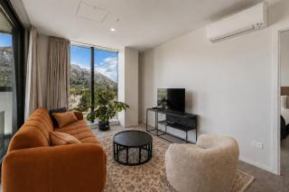 The Penthouse - 110m2 Apartment with 2 carparks! - 2