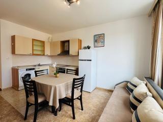 SUNNY HOUSE 303 Two Bedroom Apartament - 9