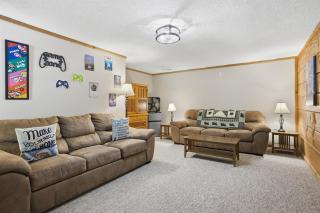 Large Private Douglas Lake Lodge- 8 bedrooms and 6 bathrooms on 12 acres with a dock -sleeps up to 35 - 1