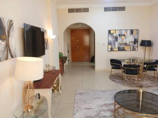 Luxury Royal 3-Bedroom Apartment with Garden View opposite to Safiya Park - 0