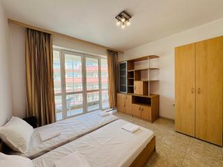 SUNNY HOUSE 304 Three Bedroom Apartament - 2