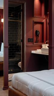 The Ruby Suite luxury room - 9