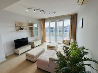 SUNNY HOUSE 401 Two Bedroom Apartament - 9