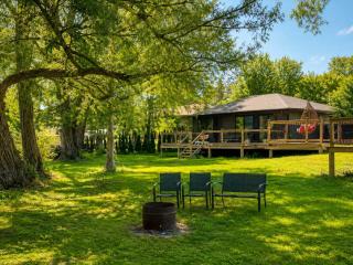 2-bedroom Lake Front Cottage in Harwood ON #1 - 0