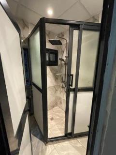 R&B,Appartement de 2 chambres climatisé au goudron à YaoundéNsimeyong 100m du collège Vogt,50m super marché DOVV, WIFI haut débit gratuit 21 - 7