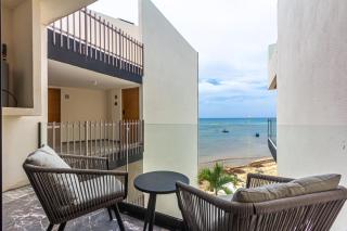 Oceanfront Condo Top Location Near 5th Ave - 2