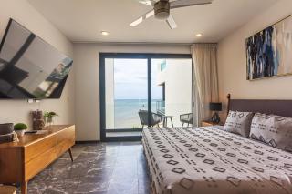 Oceanfront Condo Top Location Near 5th Ave - 9