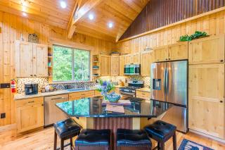 Olympic Nat’l Park Base: Luxe Port Angeles Cabin - 1
