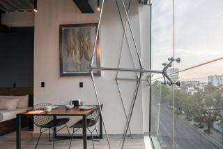 Skyline Loft – Modern Comfort, Stunning City Views - 6