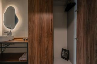 Skyline Loft – Modern Comfort, Stunning City Views - 5