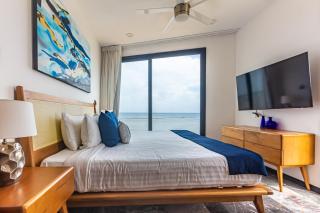 Ocean Front! Amazing Rooftop Pool, Walk to Fifth! - 1