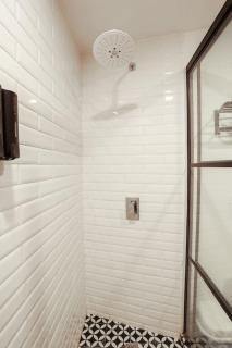 The Striped Loft Modern Elegance-Centric location - 7