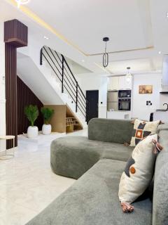 The Duet, Plush 2BR Maisonette off Freedom Way - 5