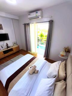 Studio unit with balcony Near Roxas night market - 7