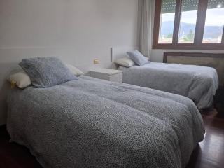 Casa de Piedra con Jardin y Piscina - 1