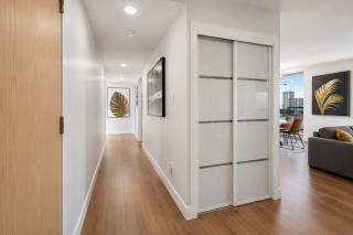 Spacious Downtown Vancouver Retreat with Beautiful Views - 3