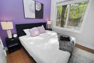Stylish 5BR West Loop Retreat with Optional Parking - 7