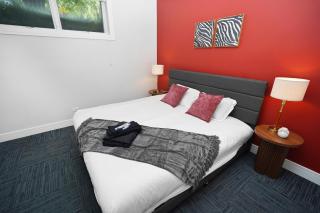 Stylish 5BR West Loop Retreat with Optional Parking - 4