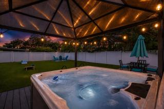 Backyard Retreat, Hot Tub, Fire Pit, 7 min to Beaches, Family & Pet-Friendly - 7