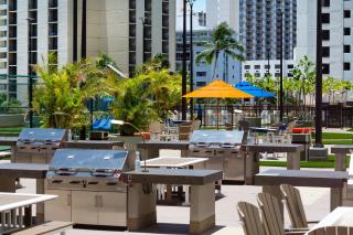 Ocean-view 36th floor lanai with pool & parking - 3