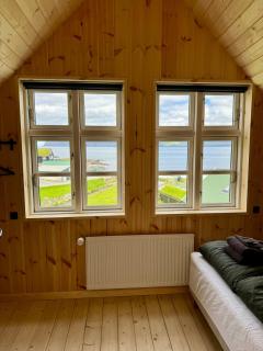 Jákupsstova, Yellow Riverside House in Gjógv - 6