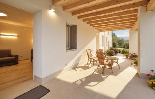 1 Bedroom Lovely Apartment In Premaor - 9