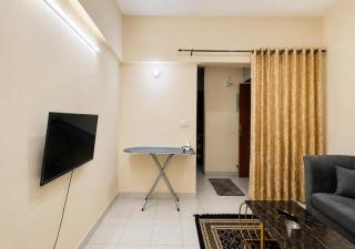 Secure 2BR Near Karachi Airport WiFi - 3
