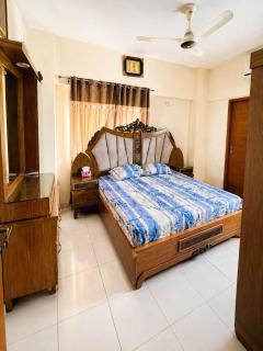 Secure 2BR Near Karachi Airport WiFi - 9