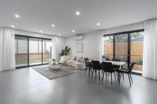 Central Oakleigh East Amenities & Parking - 5