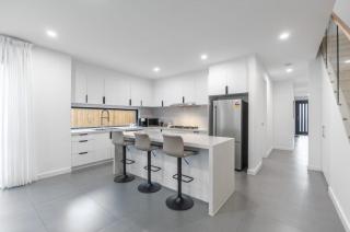 Central Oakleigh East Amenities & Parking - 4