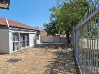 Budget rooms with shared bathroom- Klerksdorp - 6