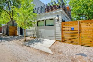 Ultimate ATX Group Stay | Rooftop + Putting Green - 2