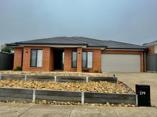 Connecting Palms - Doreen - Luxury Holiday Home with 4 x Extra Large Bedrooms! - 0