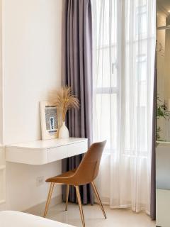 Bright Studio River View - Walk to D1 Cozy & Calm - 3