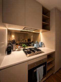 Live Luxe - Modern CBD 2BR Retreat - Pool, Gym & Views - 8