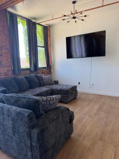 Cozy Downtown Loft - 5