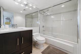 Your Downtown Vancouver Escape, Spacious, Serene & Scenic - 7