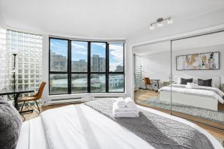 Your Downtown Vancouver Escape, Spacious, Serene & Scenic - 8