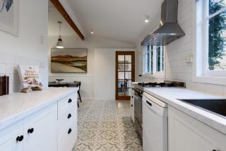 Charming Cottage with Private Garden & Wellness Studio - 4
