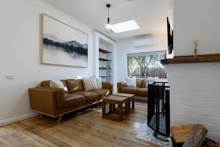 Charming Cottage with Private Garden & Wellness Studio - 9