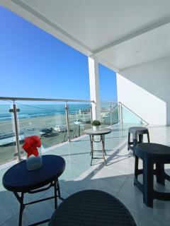 Luxury front Beach villa sleeps 10 playa Rosarito BC walking Distance Papas n Beers - 4