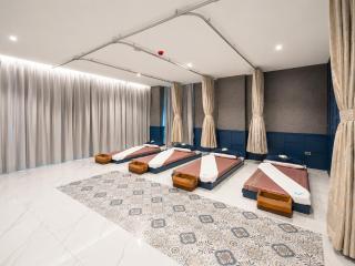 Stylish Condo with Rooftop Pool- city gate # C302 - 4