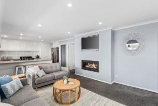 Hood Road Beach House- Hamptons inspired sleeps 9 - 9